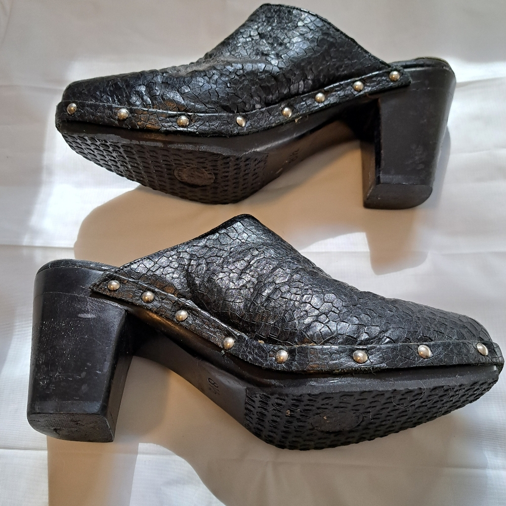 Salpy Clogs - image 3